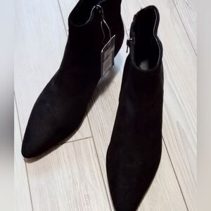 (12-3996)  Universal Thread Boots  Sz 11